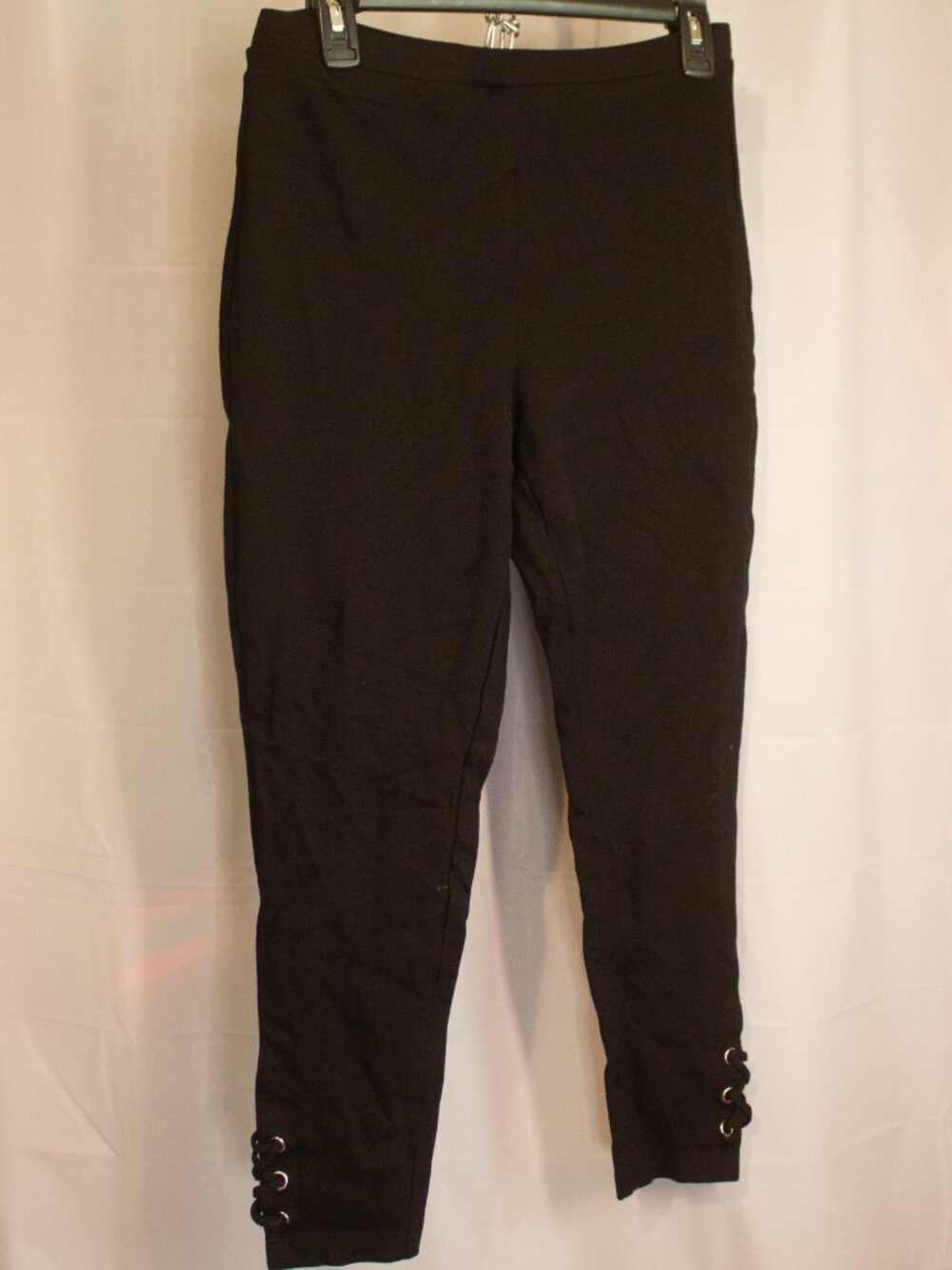 Chico’s Black Cropped Pants Size 1 – Lace‑Up Hem Stretch